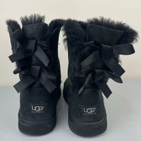 UGG Boots Bailey Bow Sheepskin Size 6 Black - Picture 1 of 12